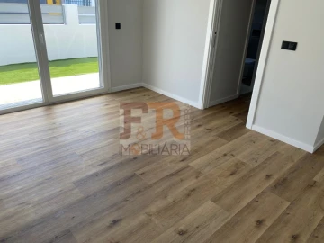 Moradia T3 para Venda em Fernao Ferro