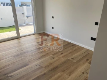 Moradia T3 para Venda em Fernao Ferro