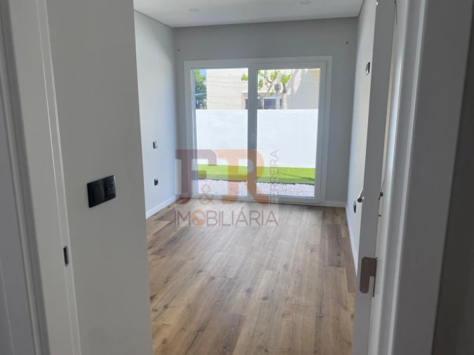 Moradia T3 para Venda em Fernao Ferro Foto 9