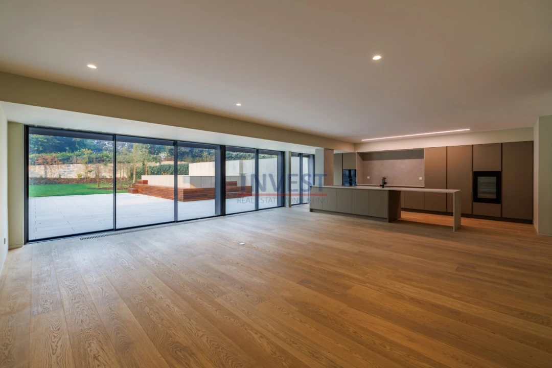 Apartamento T4 para Venda em Aldoar, Foz do Douro e Nevogilde Foto 1