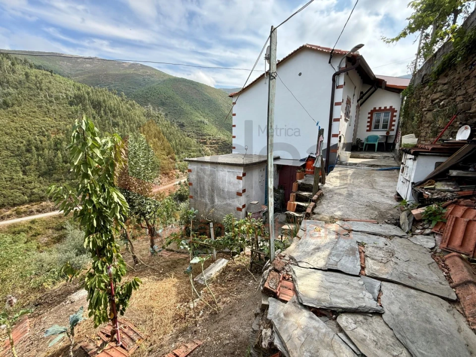 Moradia T2 para Venda em Cerdeira e Moura da Serra Foto 3