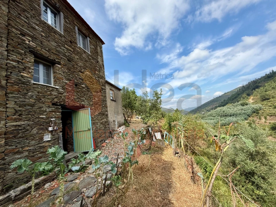 Moradia T2 para Venda em Cerdeira e Moura da Serra Foto 1