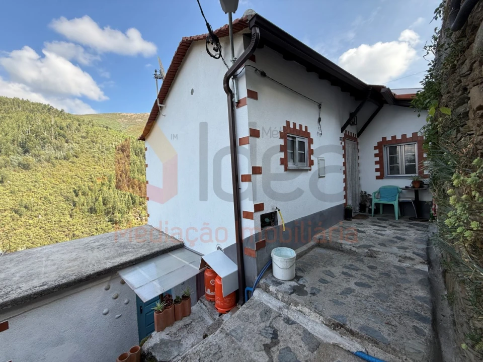 Moradia T2 para Venda em Cerdeira e Moura da Serra Foto 7