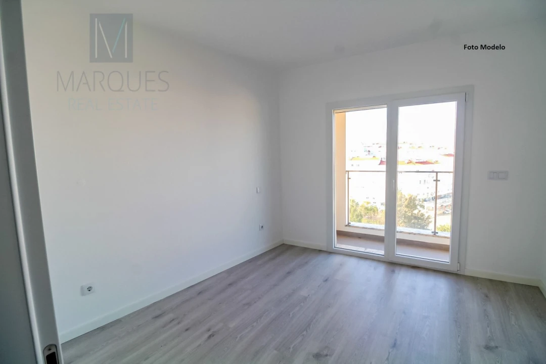 Apartamento T2 para Venda em Corroios Foto 9