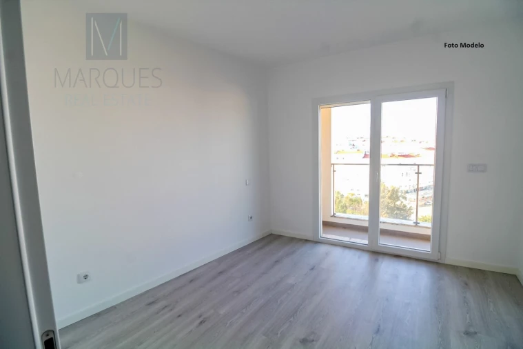 Apartamento T2 para Venda em Corroios Foto 9