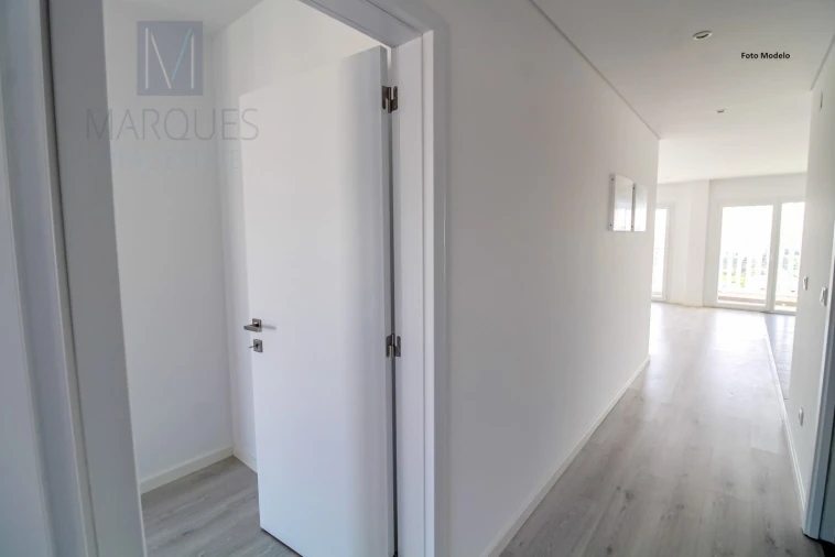 Apartamento T2 para Venda em Corroios Foto 11
