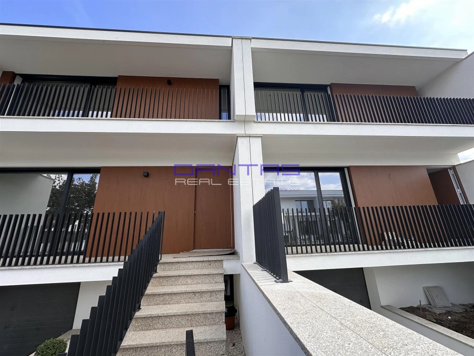 Moradia T7 para Venda em Vila de Prado Foto 1