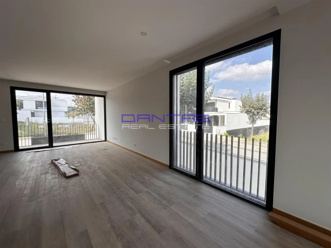 Moradia T7 para Venda em Vila de Prado Foto 3