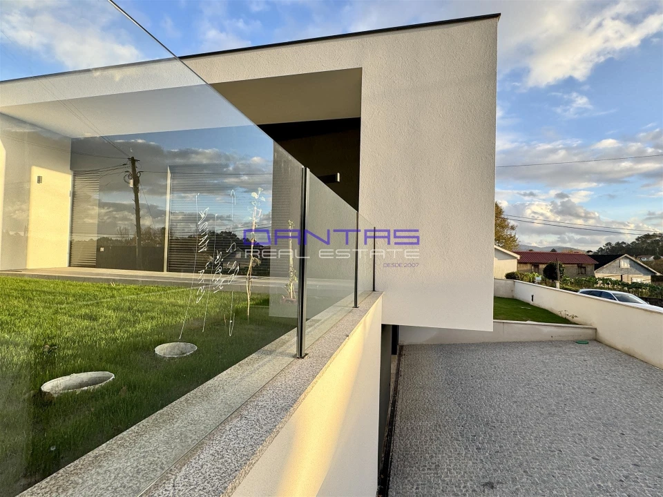 Moradia T3 para Venda em Vila Verde e Barbudo Foto 24