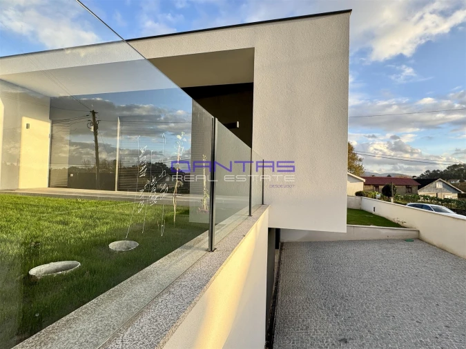 Moradia T3 para Venda em Vila Verde e Barbudo Foto 24