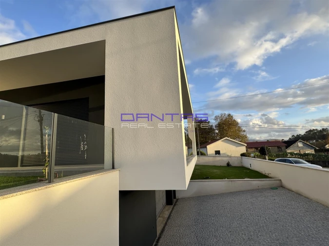 Moradia T3 para Venda em Vila Verde e Barbudo Foto 25