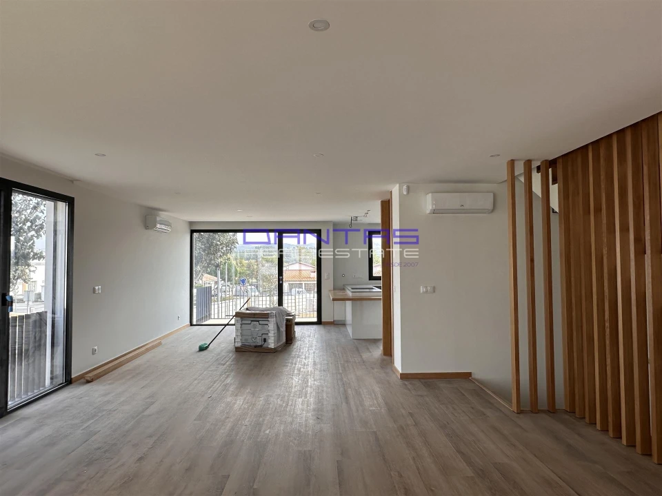 Moradia T7 para Venda em Vila de Prado Foto 12