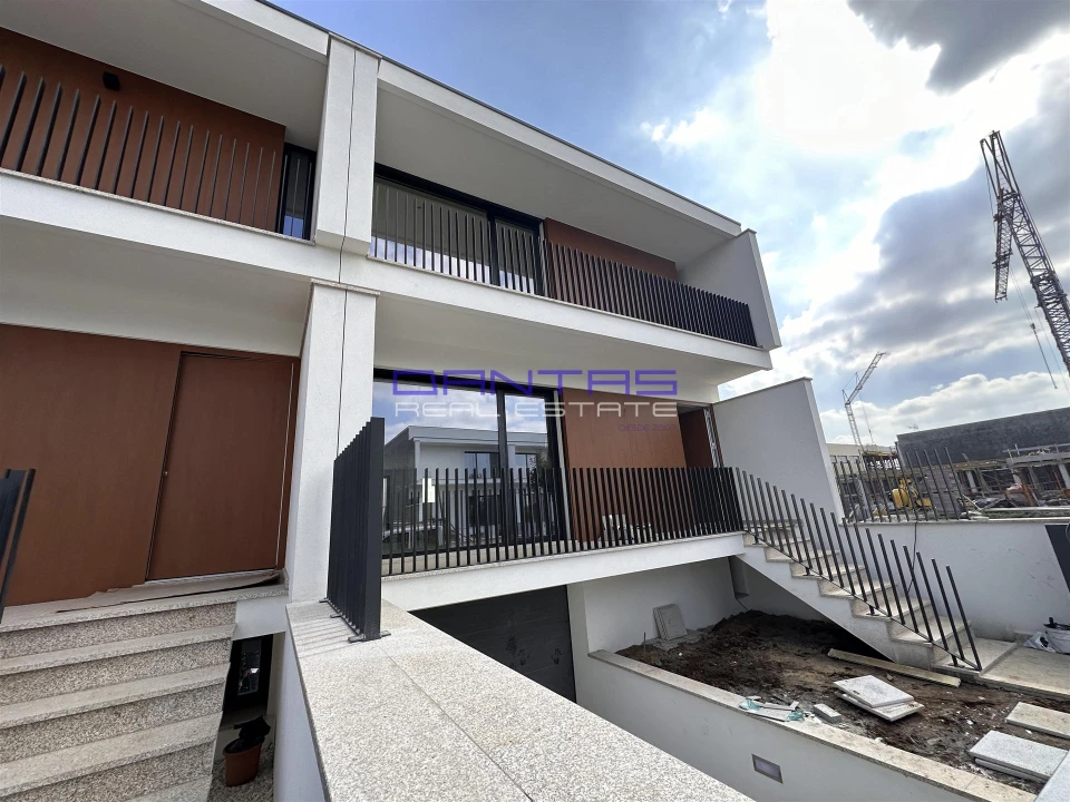 Moradia T7 para Venda em Vila de Prado Foto 4