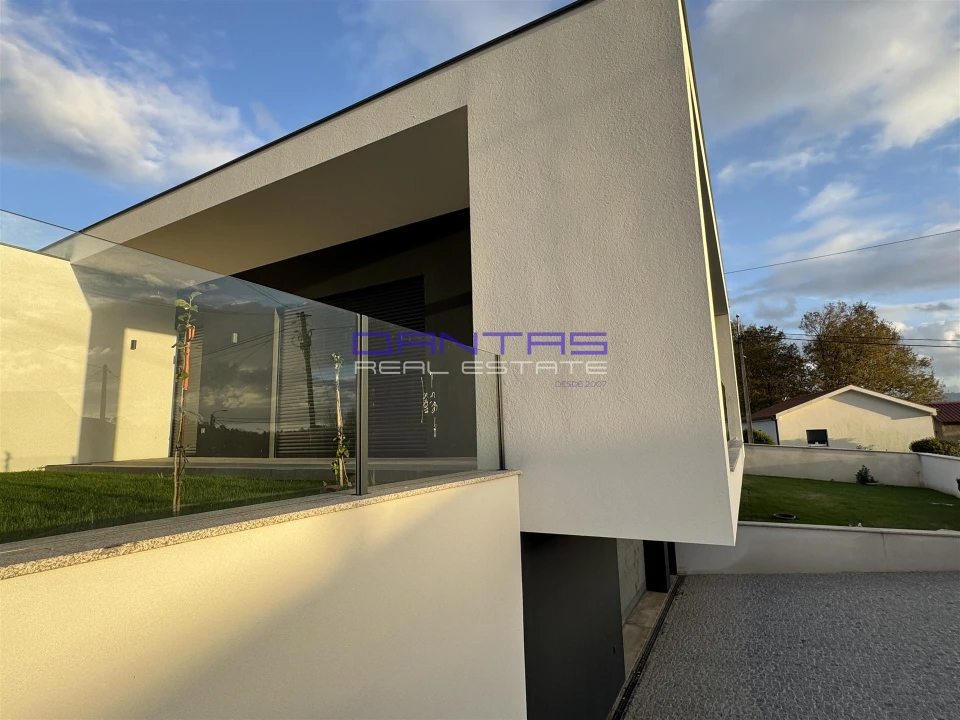 Moradia T3 para Venda em Vila Verde e Barbudo Foto 26