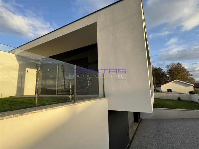 Moradia T3 para Venda em Vila Verde e Barbudo Foto 27