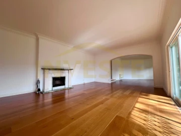 Moradia T5 para Arrendamento em Cascais e Estoril