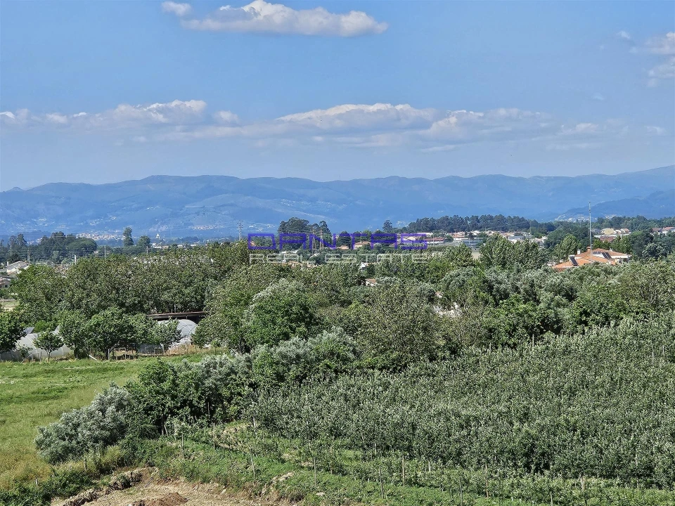 Moradia T4 para Venda em Mire de Tibães Foto 25