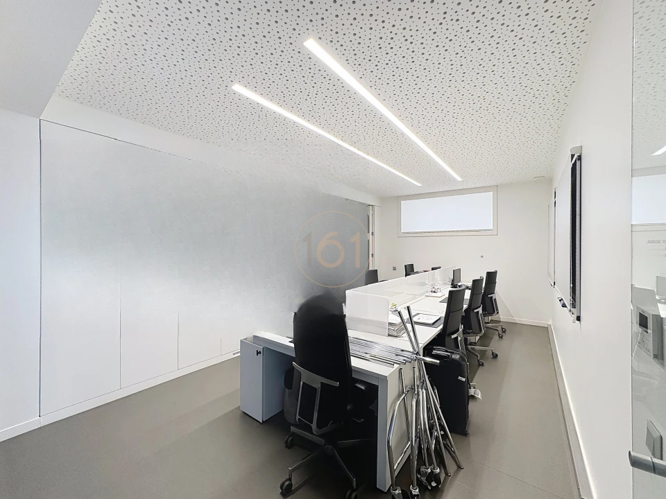 Escritório para Venda em Lordelo do Ouro e Massarelos Foto 18