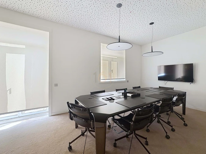 Escritório para Venda em Lordelo do Ouro e Massarelos Foto 16