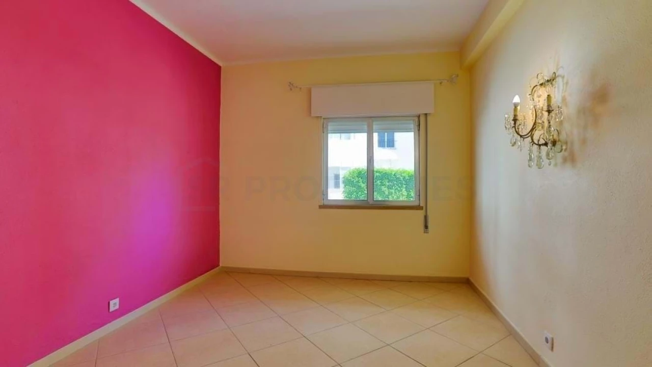 Apartamento T2 para Venda em Quarteira Foto 5