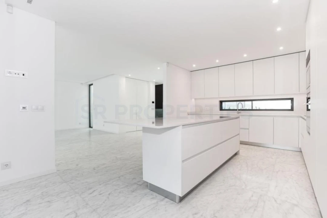 Moradia T5 para Venda em Quarteira Foto 12