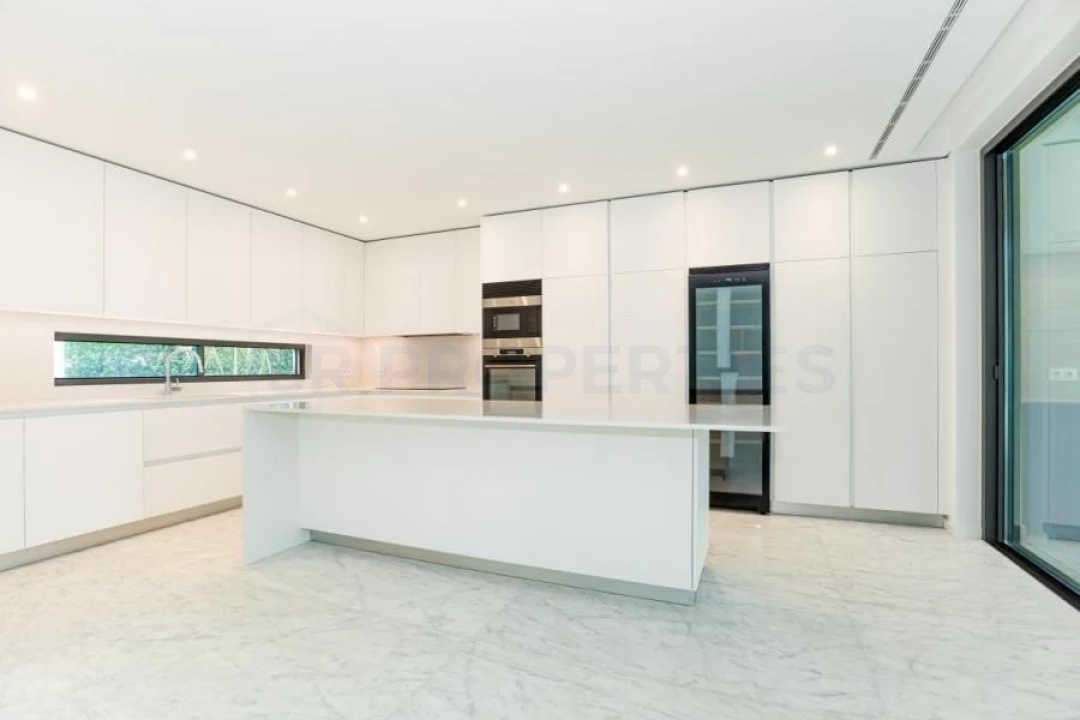 Moradia T5 para Venda em Quarteira Foto 11