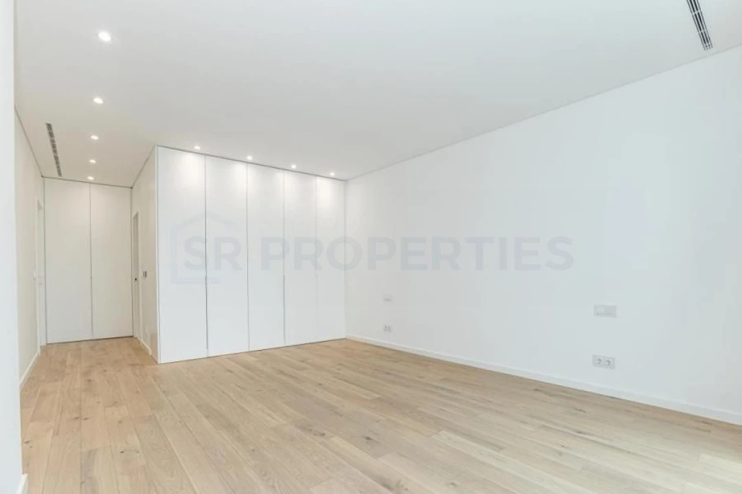 Moradia T5 para Venda em Quarteira Foto 31