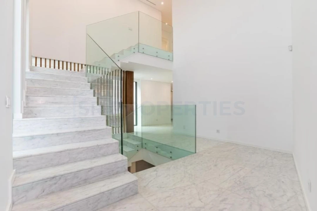 Moradia T5 para Venda em Quarteira Foto 8