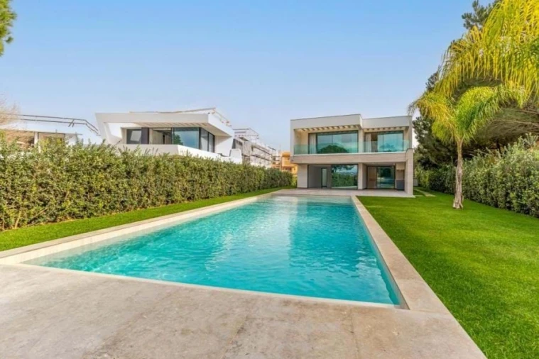 Moradia T5 para Venda em Quarteira