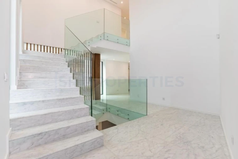 Moradia T5 para Venda em Quarteira Foto 8