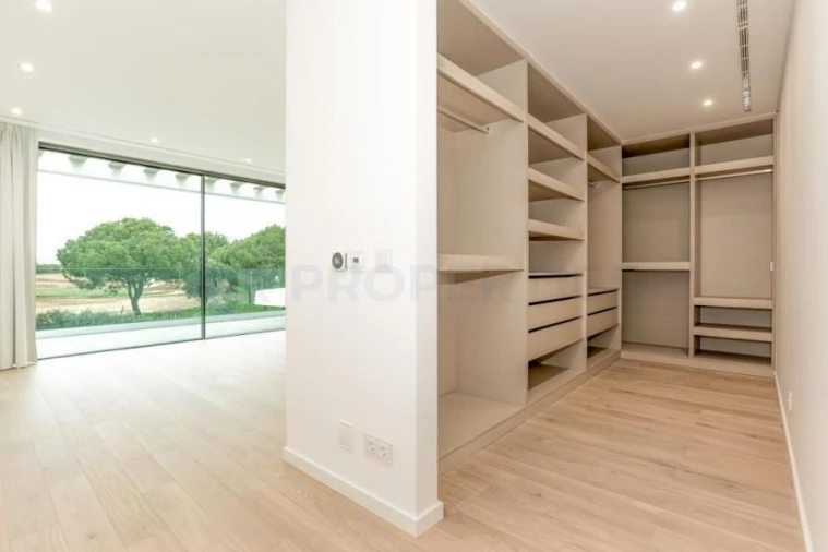 Moradia T5 para Venda em Quarteira Foto 21