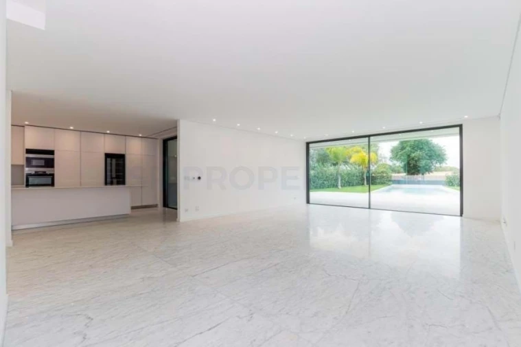 Moradia T5 para Venda em Quarteira Foto 14