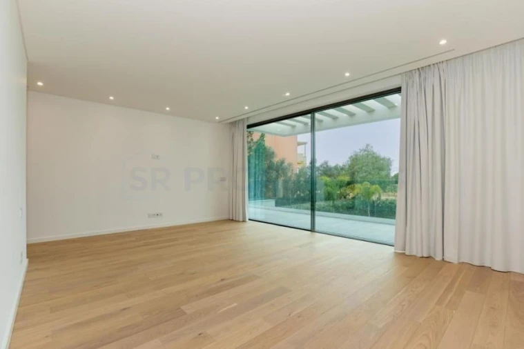 Moradia T5 para Venda em Quarteira Foto 24