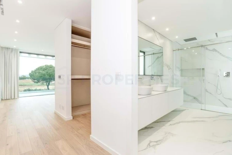 Moradia T5 para Venda em Quarteira Foto 35