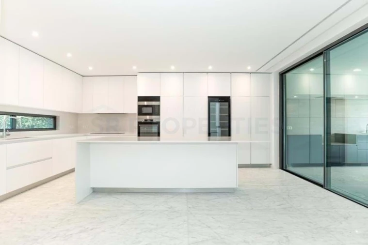 Moradia T5 para Venda em Quarteira Foto 2