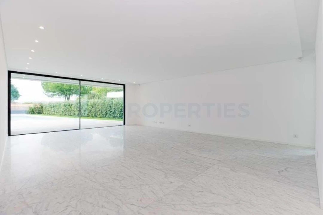 Moradia T5 para Venda em Quarteira Foto 3