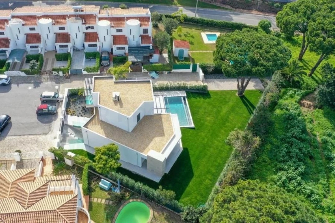 Moradia T4 para Venda em Quarteira Foto 34