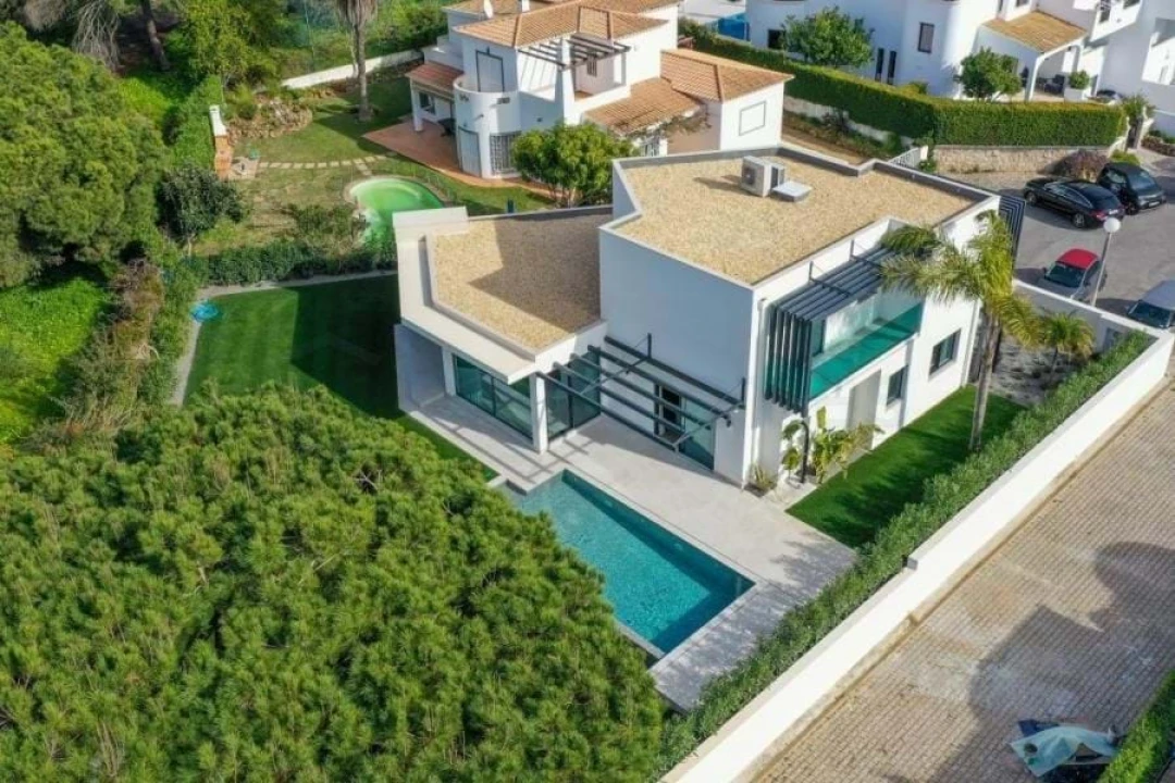 Moradia T4 para Venda em Quarteira Foto 31