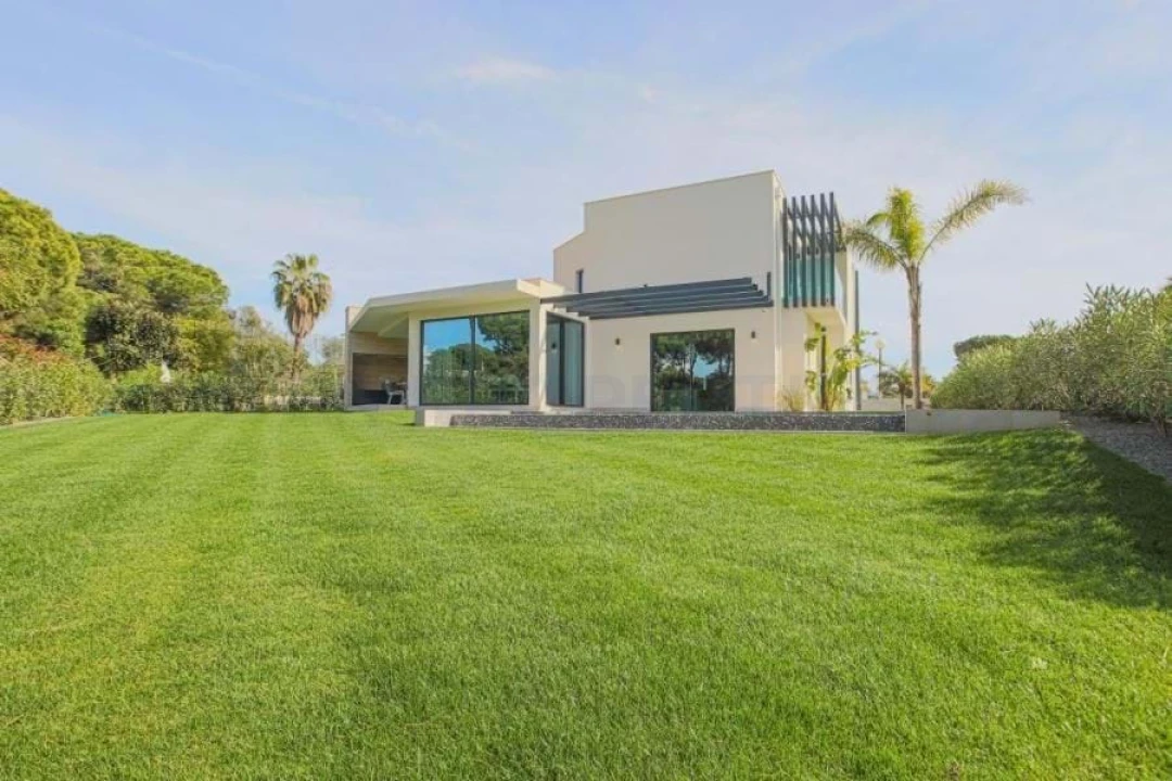 Moradia T4 para Venda em Quarteira Foto 29