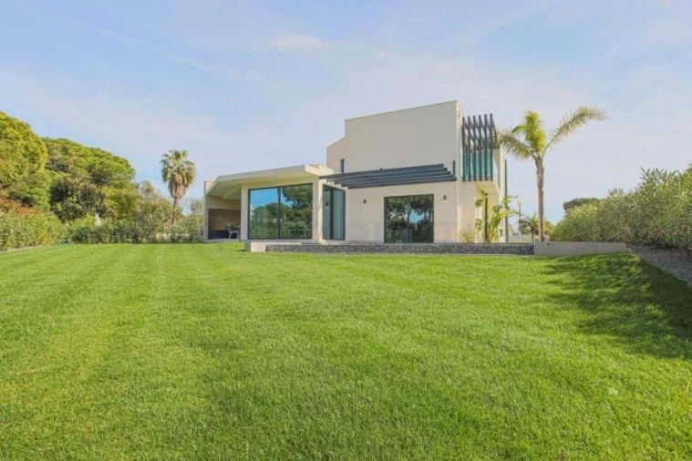 Moradia T4 para Venda em Quarteira Foto 29