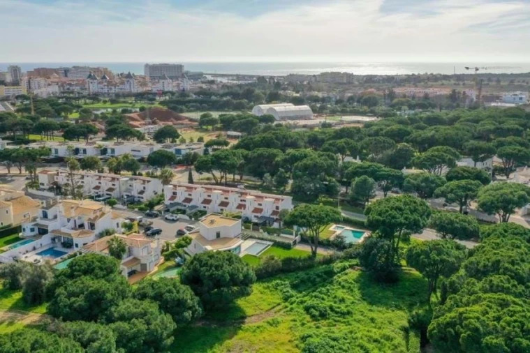 Moradia T4 para Venda em Quarteira Foto 38