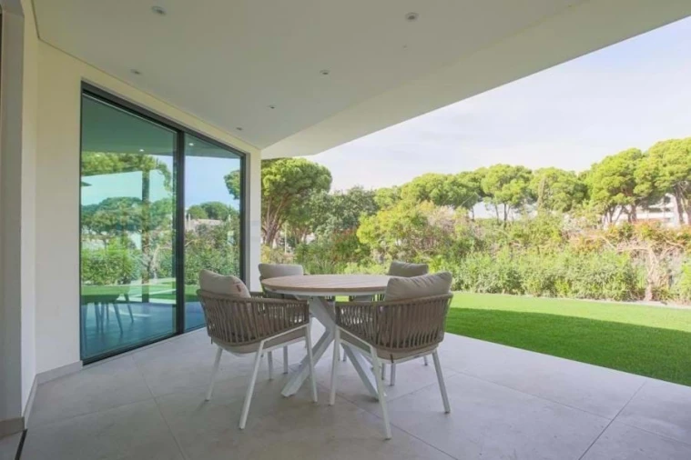 Moradia T4 para Venda em Quarteira Foto 26