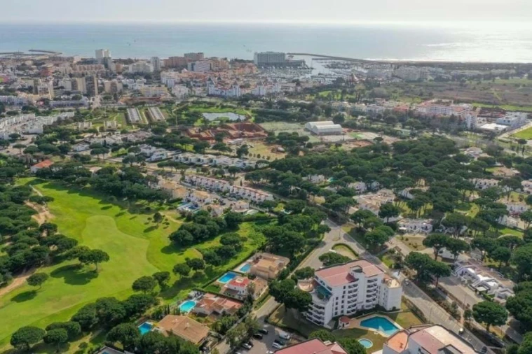 Moradia T4 para Venda em Quarteira Foto 37