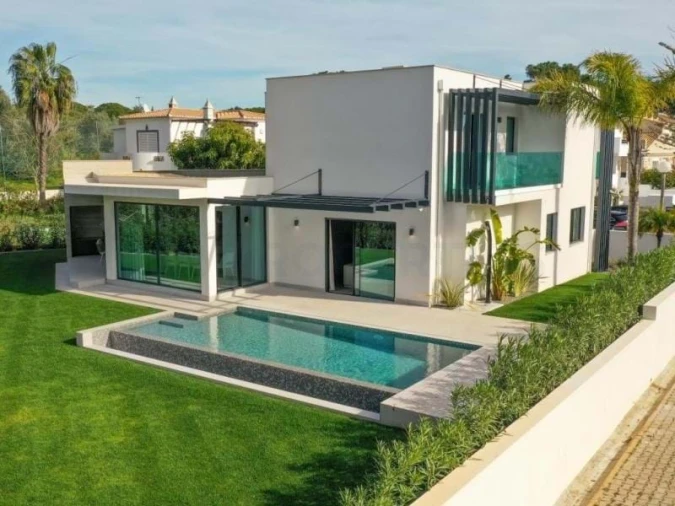 Moradia T4 para Venda em Quarteira Foto 32