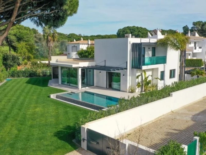 Moradia T4 para Venda em Quarteira Foto 1