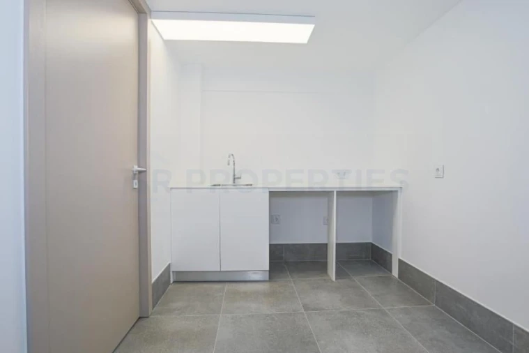 Moradia T4 para Venda em Quarteira Foto 13