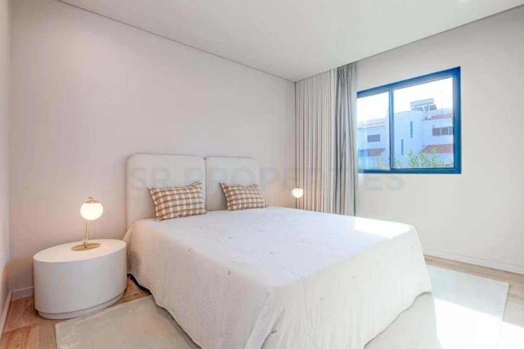 Moradia T4 para Venda em Quarteira Foto 14