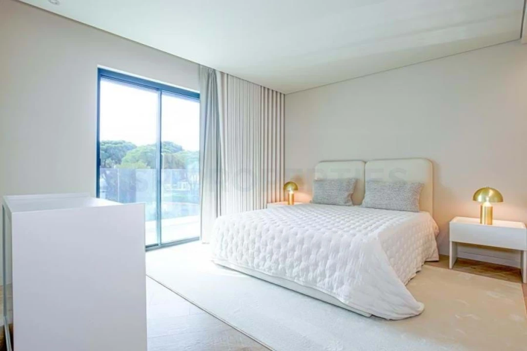 Moradia T4 para Venda em Quarteira Foto 6