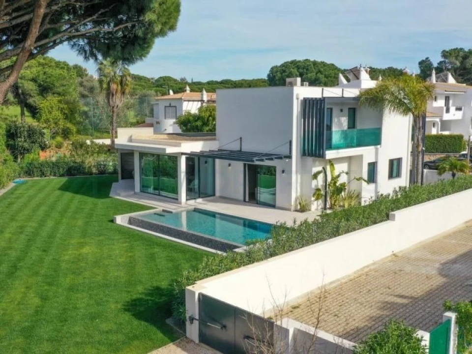 Moradia T4 para Venda em Quarteira Foto 1