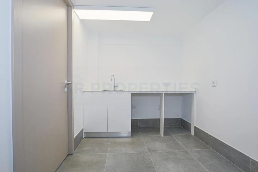 Moradia T4 para Venda em Quarteira Foto 13